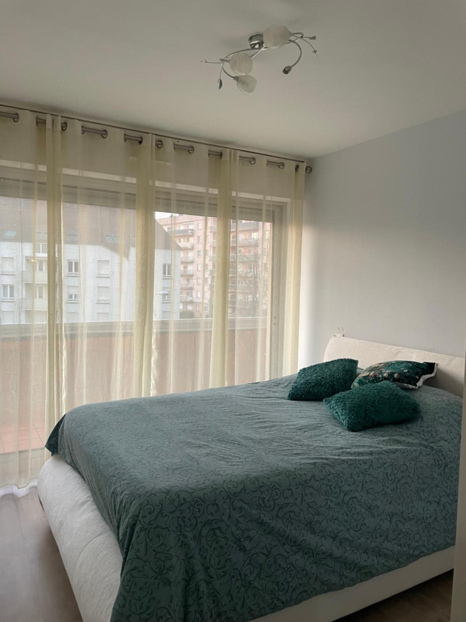 Bel Appartement Lumineux De 100M2 6 Places 3 Chambres Au 3E Etage Avec Ascenseur -A 5Mn A Pied Du Parc Des Expositions Congres De Dijon Et Eng Et 10Mn Du Centre Ville Place Parking Devant L'Immeuble Ngoại thất bức ảnh